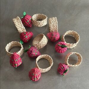 Set of 8 woven wicker strawberry napkin rings